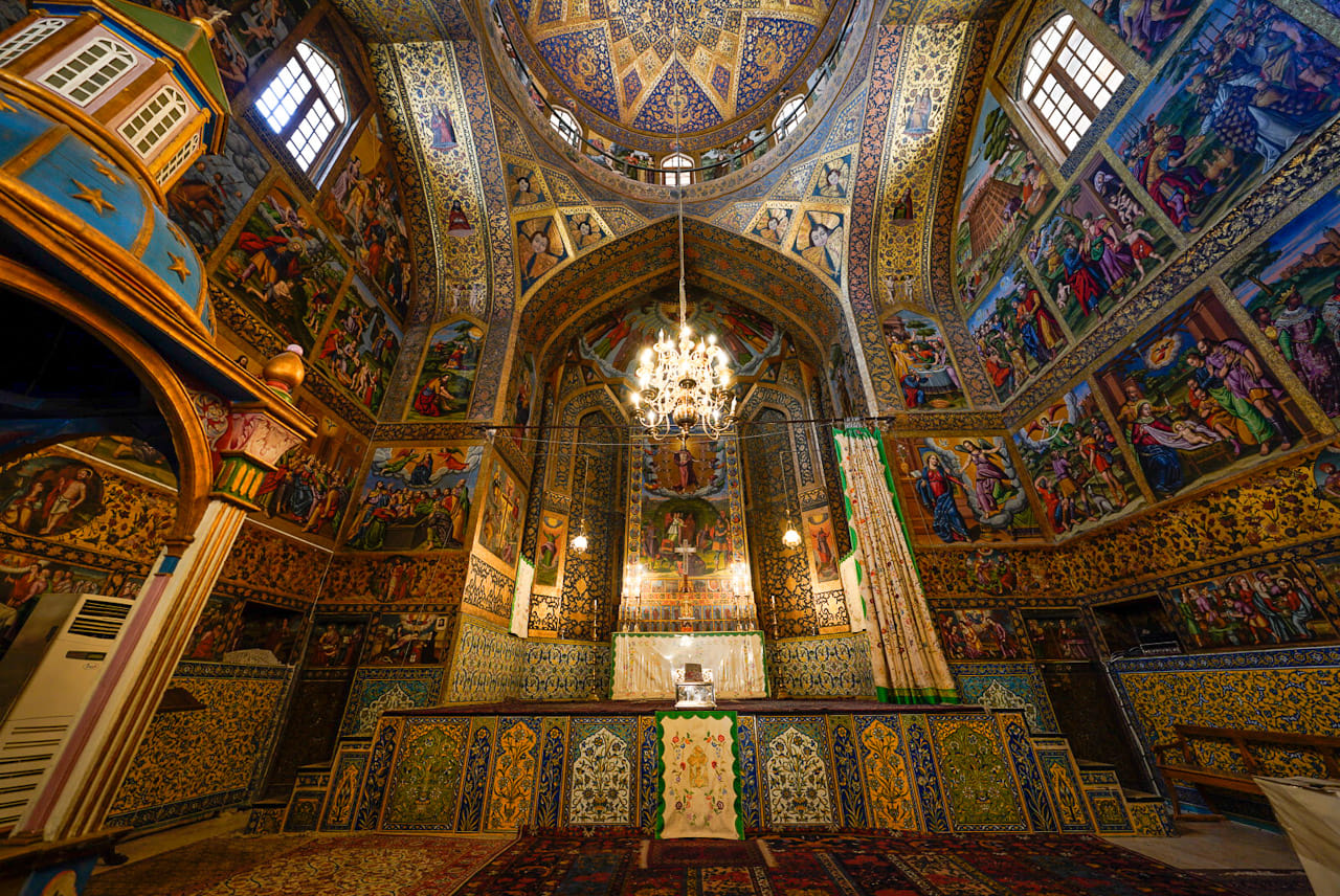 Fotoreise mit Benny Rebel Fotosafaris GmbH aus Hannover. Fotoreise in den Iran. Fotoworkshop in einer armenischen Kirche.