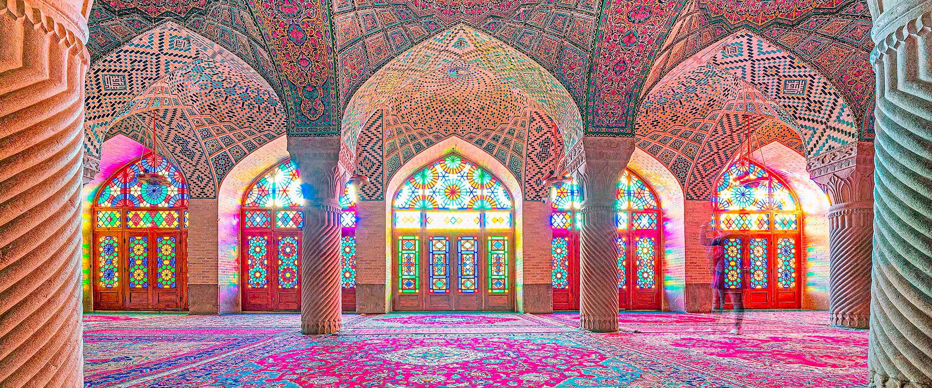 Iran pinke Moschee Shiraz - fotografiert auf einer Fotoreise durch den Iran.