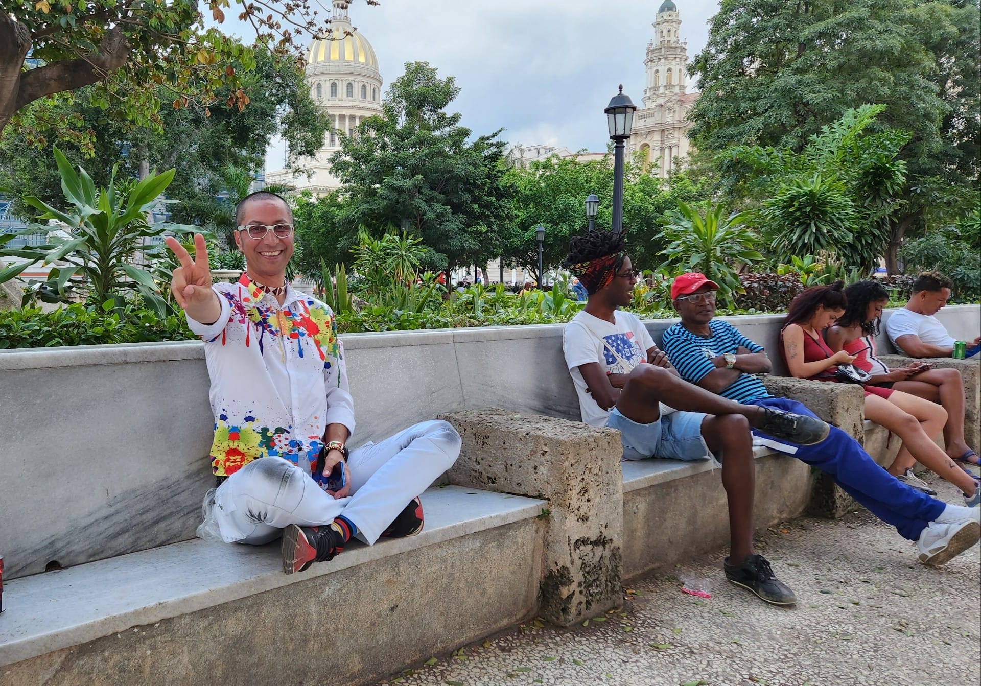 Im Hintergrund seht Ihr die Kuppel des berühmten Capitols und ein Stück des großen Theaters der Stadt. Fotoreise durch Kuba.