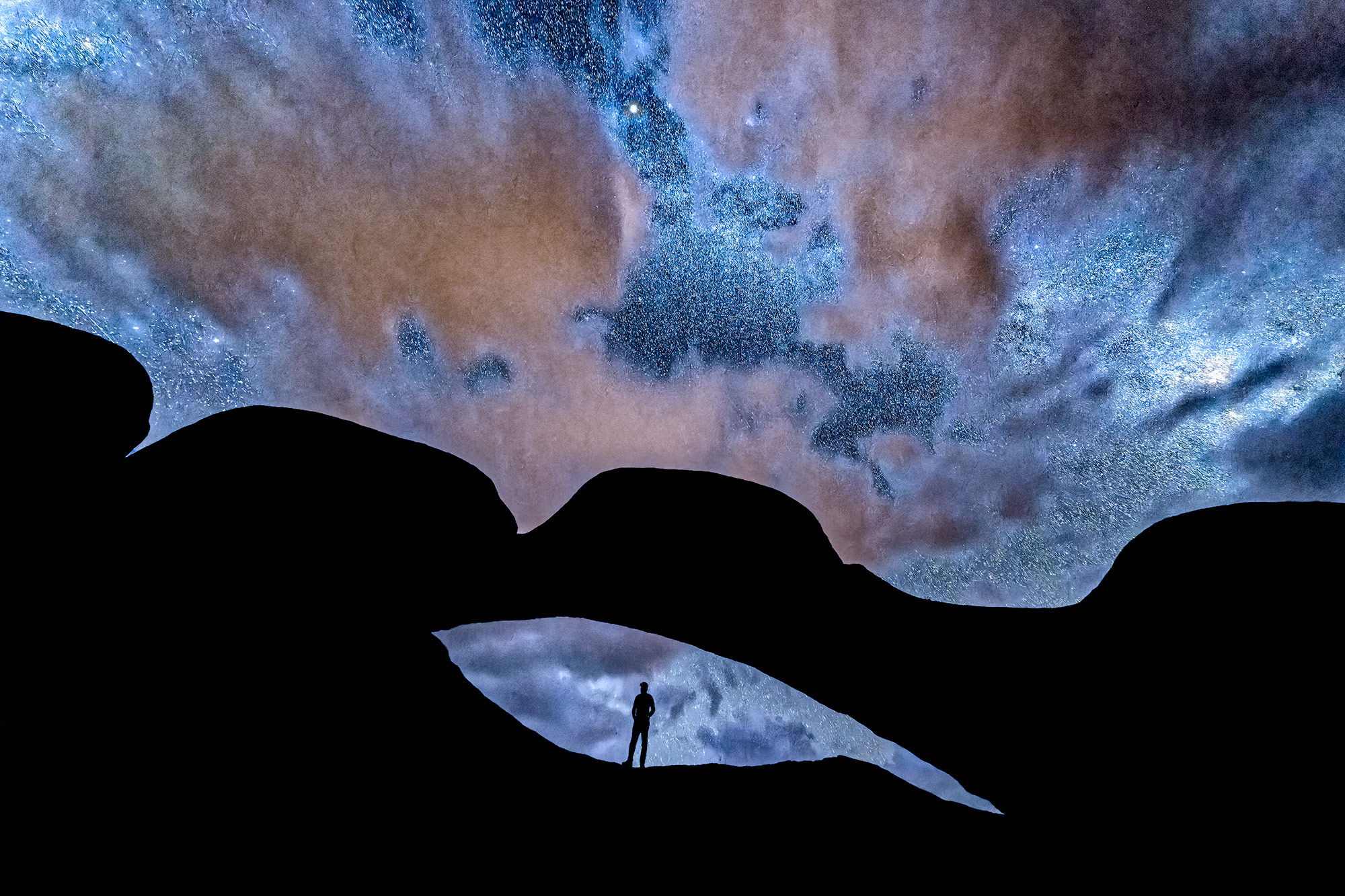Nachtaufnahme vom Sternehimmel und Milchstraße aus Namibia. Fotografiert von Benny Rebel auf einer Fotoreise.